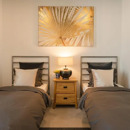 Luxury Ocean View Retreat 2bedroom With Jacuzzi דירה